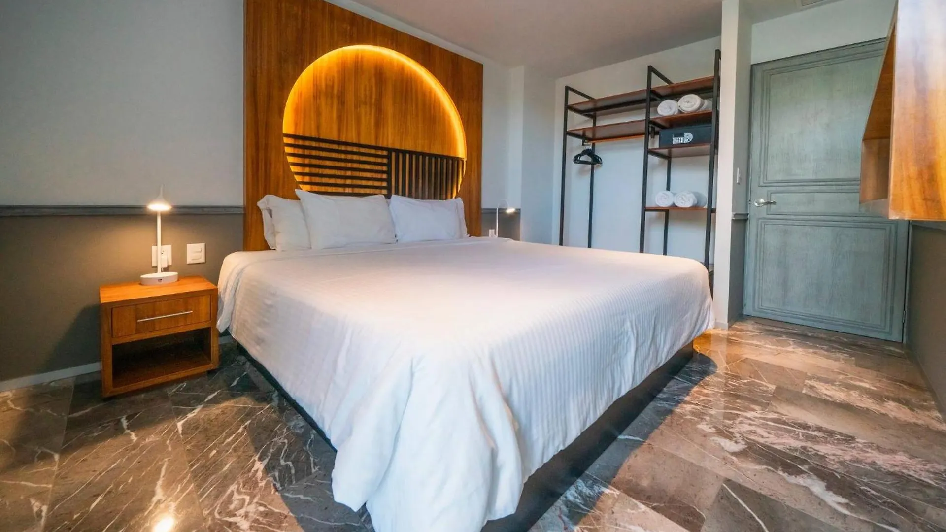Luxury 1 Bedroom Condo With Rooftop Pool - Singular Joy Residences, Jojo Playa del Carmen 0*,  México