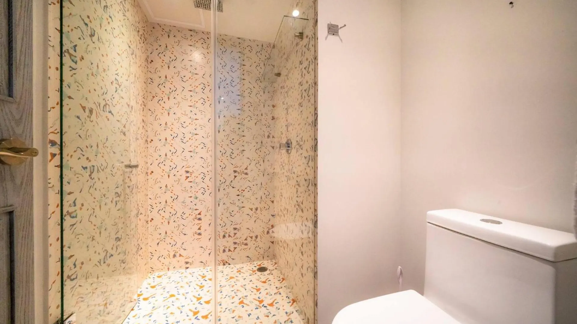 Luxury 1 Bedroom Condo With Rooftop Pool - Singular Joy Residences, Jojo 신데 델 카르멘 0*,