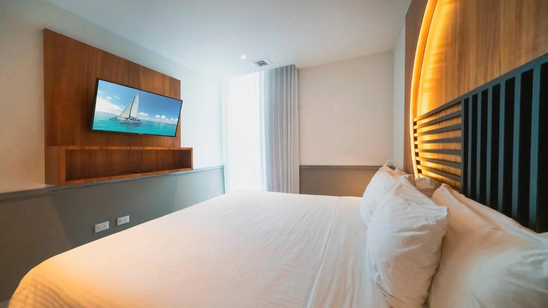 Luxury 1 Bedroom Condo With Rooftop Pool - Singular Joy Residences, Jojo 신데 델 카르멘